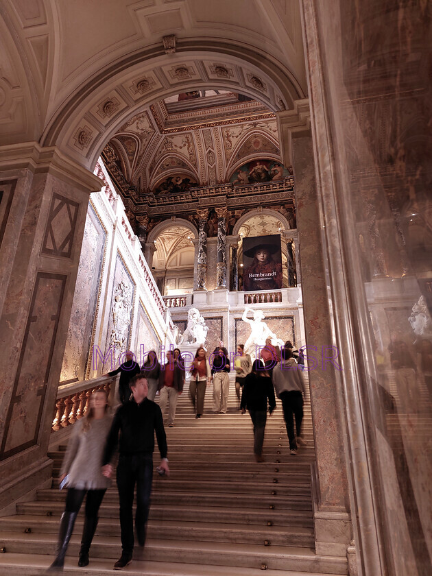 20241126 141121x 
 Kunsthistorisches Museum Wien. Vienna 2024 
 Keywords: Stairs, Rembrandt